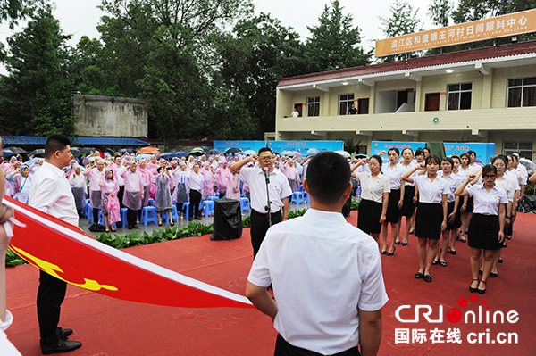 图片默认标题_fororder_入党宣誓（摄影-向实）