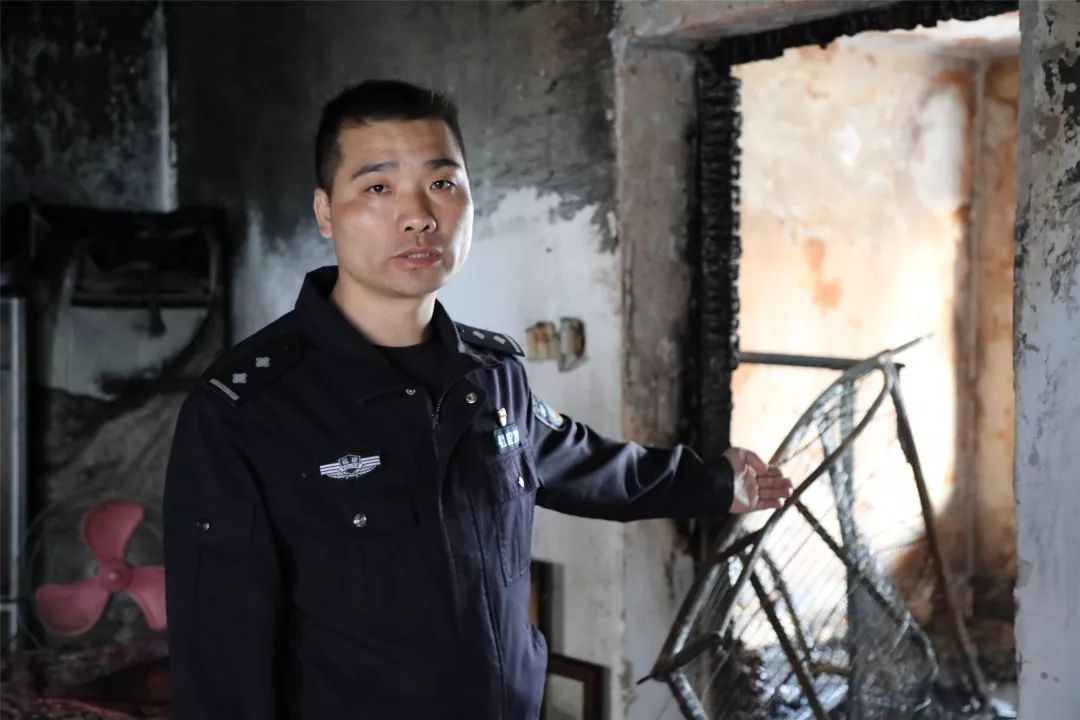 「新华社」这两个小帅哥刷屏了！