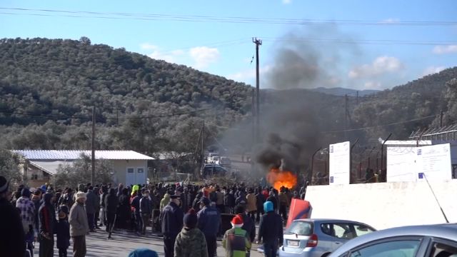 希腊雅典附近难民营人满为患 12国申请避难者被列为重点遣返对象