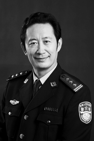 （今日热点3，导航成都，移动端）18年前两儿子被拐 "神探画家"帮四川夫妇画像寻子