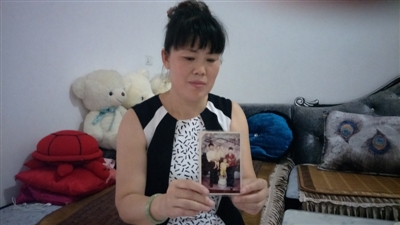 （今日热点3，导航成都，移动端）18年前两儿子被拐 "神探画家"帮四川夫妇画像寻子