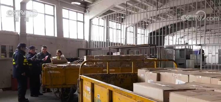 #央视网#惠民生 关税再降 降税第一单：航材 果汁 海鲜陆续入关