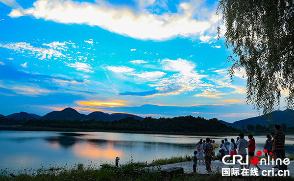 图片默认标题_fororder_湖畔纳凉观景--乐享环保成果（2）