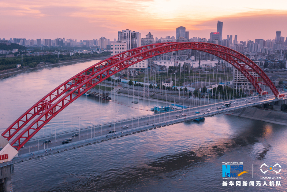 航拍长江与汉江交汇处“彩虹桥”— 武汉晴川桥