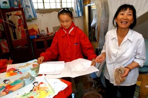 人民日报■昆明街头救活昏迷少年的白衣小姐姐，原来她的故事也是