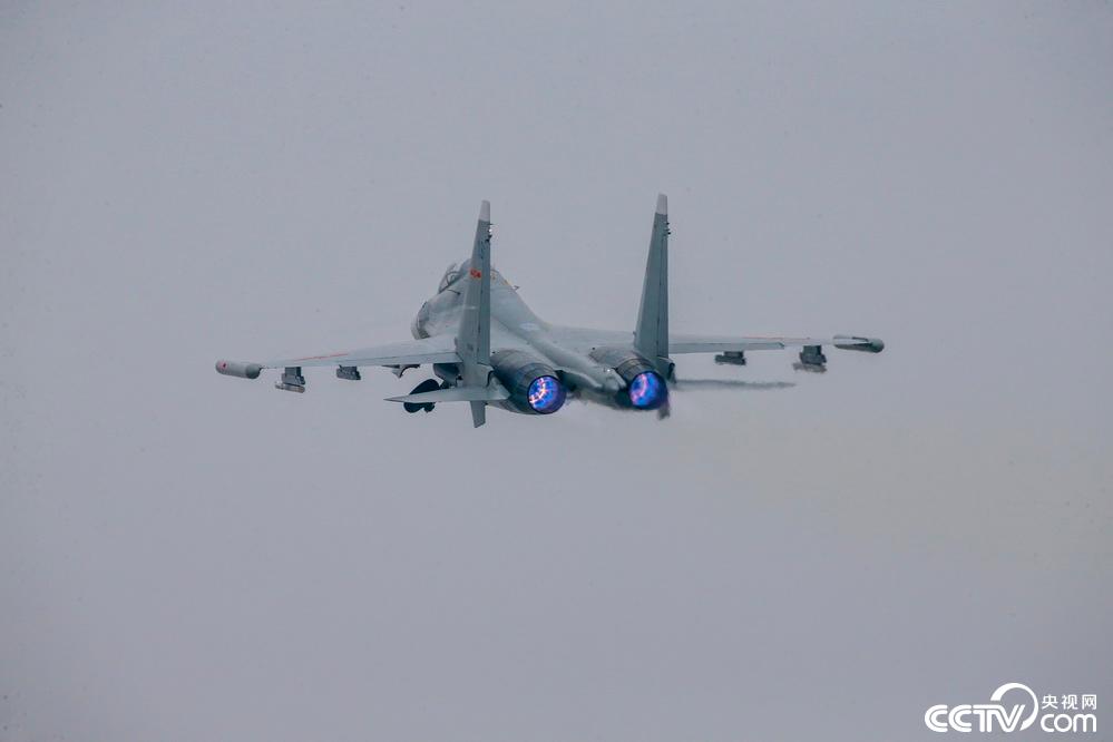 央视网：这样的飞行训练才像打仗！开训对抗升空战斗 实战“火药