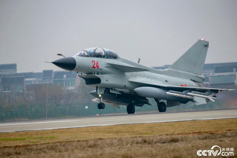 央视网：这样的飞行训练才像打仗！开训对抗升空战斗 实战“火药