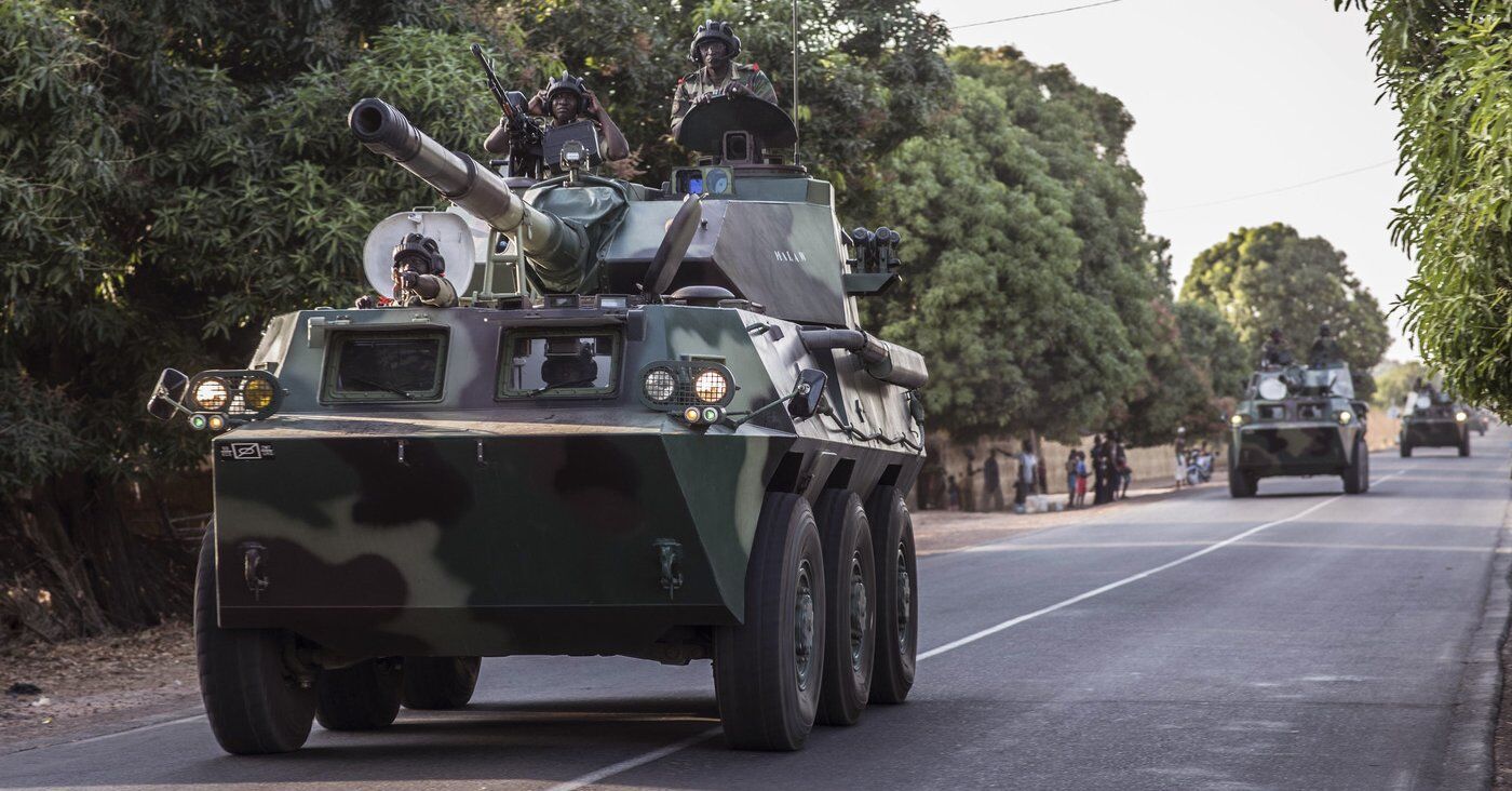 西共体在冈比亚军事行动20日中午前暂停 待移交政权