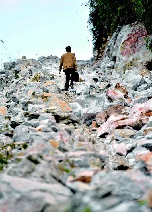 新华每日电讯：与时间赛跑的极度贫困村第一书记：二十个月奔走十