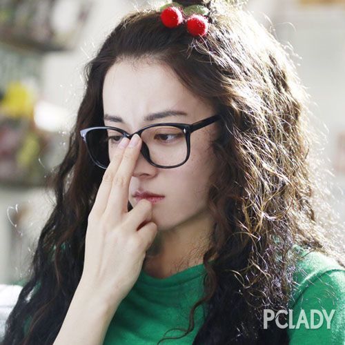 迪丽热巴戴眼镜扮丑 赵丽颖舒淇戴眼镜仍很美