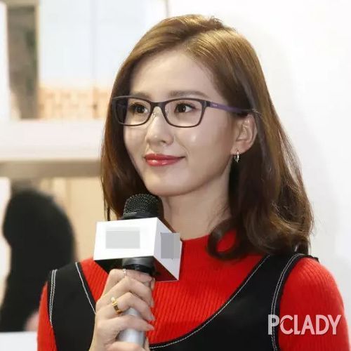 迪丽热巴戴眼镜扮丑 赵丽颖舒淇戴眼镜仍很美