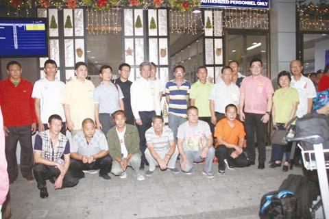 被菲宣判无罪的12名渔民回国 有人曾被判12年监禁