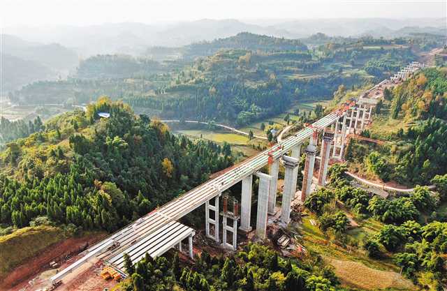 加快打造国家综合性铁路枢纽 重庆交通建设“加速跑”