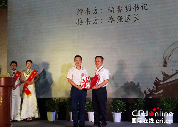 图片默认标题_fororder_建工出版社为李庄书屋赠书--摄影张勇