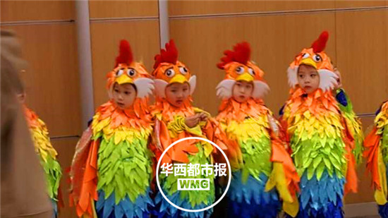央视春晚第四次彩排 赵忠祥现身诉说历史故事