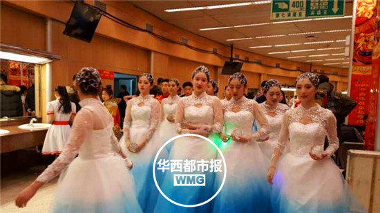 央视春晚第四次彩排 赵忠祥现身诉说历史故事