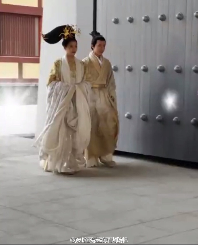 曝《凤囚凰》关晓彤路透 得罪造型师了?(组图)