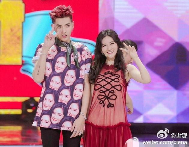 吴亦凡变迷弟求合照？ T恤上画满谢娜头像(图)