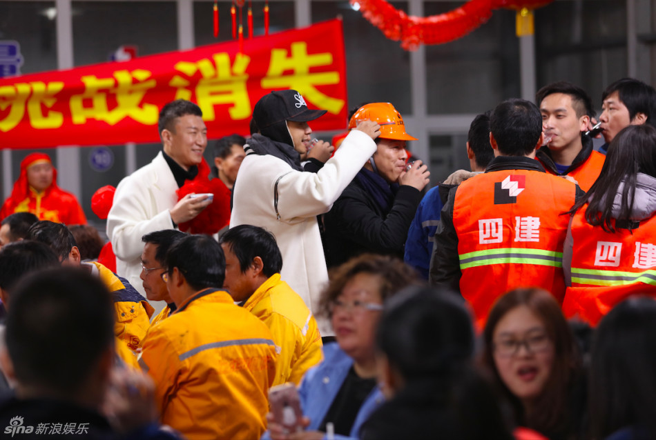 《极限挑战3》开录 孙红雷黄磊黄渤现身工地(组图)