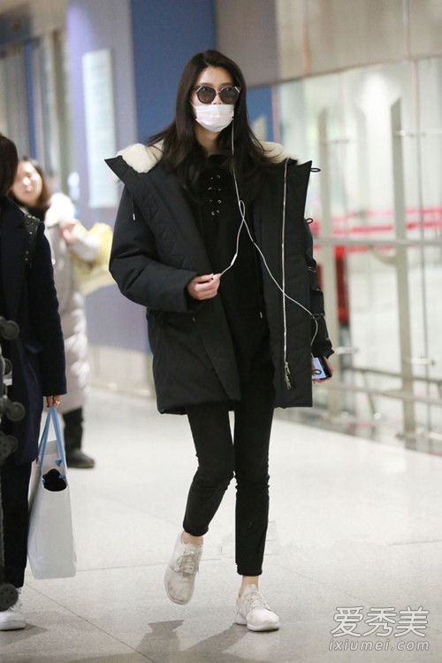 华语女星机场街拍：倪妮裹成球何洁狂露腿
