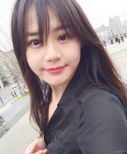马思纯的一组旧照,称她以前脸肉肉的时候也很漂亮,完全就是校花的类型