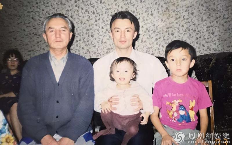 《歌手》迪玛希童年萌照曝光 网友:全家都是高颜值