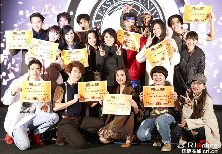 《三好差生》杀青 宋芸桦宋威龙获柴智屏颁发年终奖