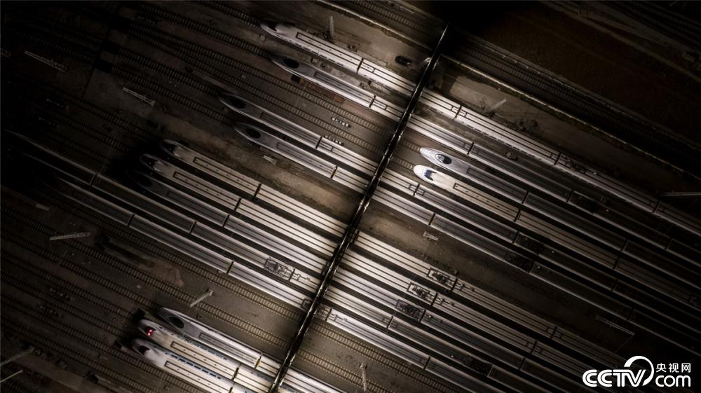 央视网：南昌：高铁“陆地航母”大片来袭