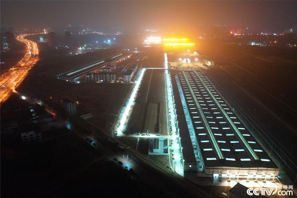 央视网：南昌：高铁“陆地航母”大片来袭