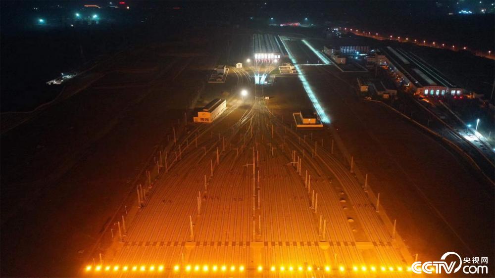 央视网：南昌：高铁“陆地航母”大片来袭