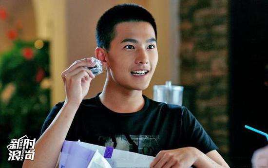 迪玛希旧照非主流 男神也曾有辣眼睛的造型(图)