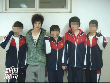 迪玛希旧照非主流 男神也曾有辣眼睛的造型(图)