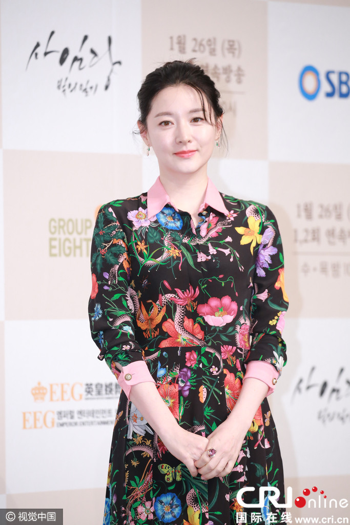 45岁李英爱皮肤白嫩似少女 获宋承宪亲自引路