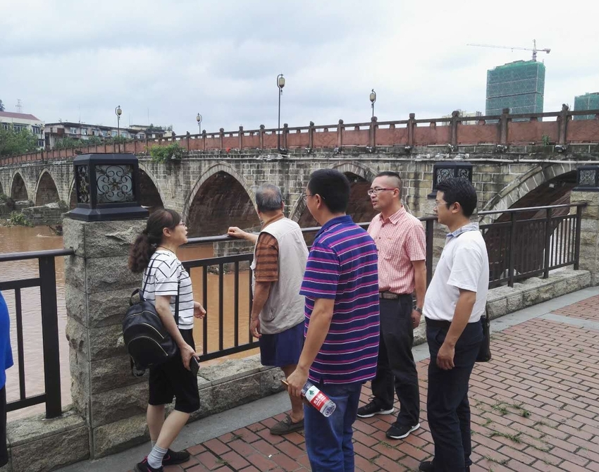 （成都列表，导航成都，移动端）暴雨过后 这些“道桥卫士”们都在忙些啥？