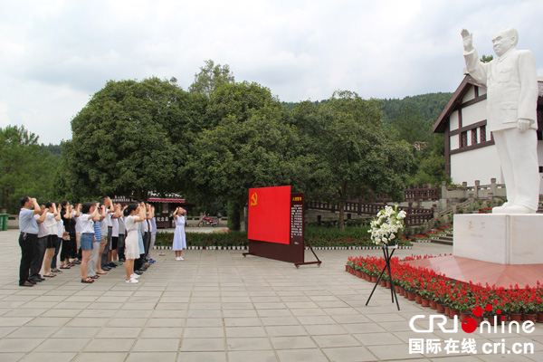 图片默认标题_fororder_在朱德纪念馆重温入党誓词