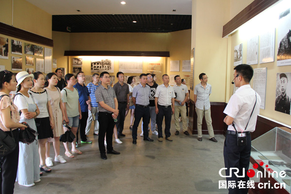 图片默认标题_fororder_参观刘伯坚纪念馆