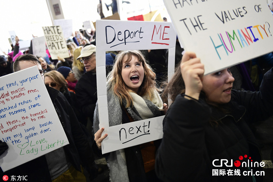 美国多地爆发示威 抗议特朗普限制移民政策(组