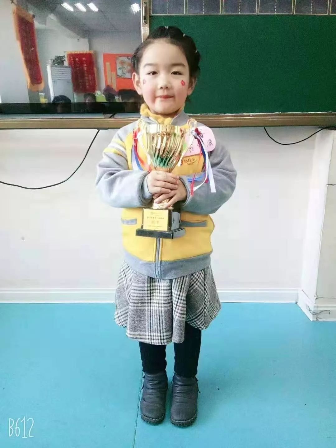 「解放军报」“我的爸爸不能陪我，可他是个大英雄……”