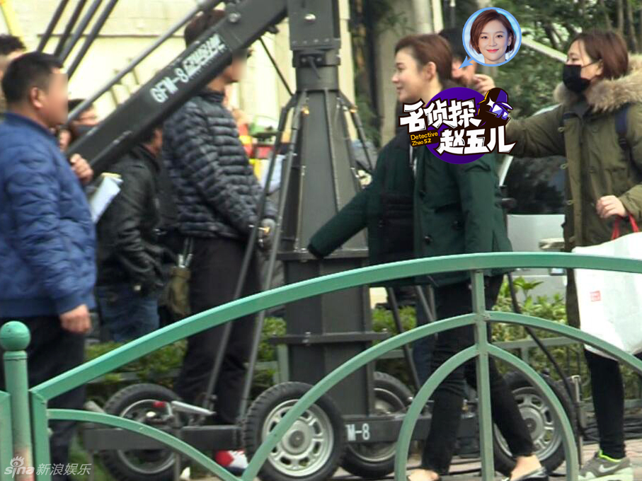 郑恺新剧熊抱美女 遭