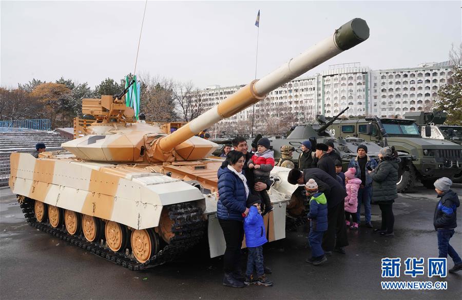 「新华网」乌兹别克斯坦纪念“祖国保卫者日”