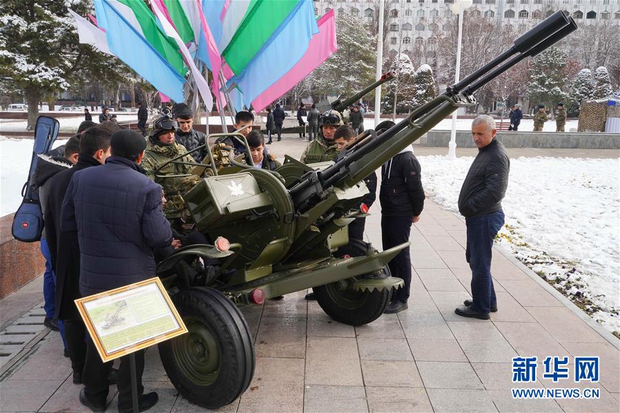 「新华网」乌兹别克斯坦纪念“祖国保卫者日”