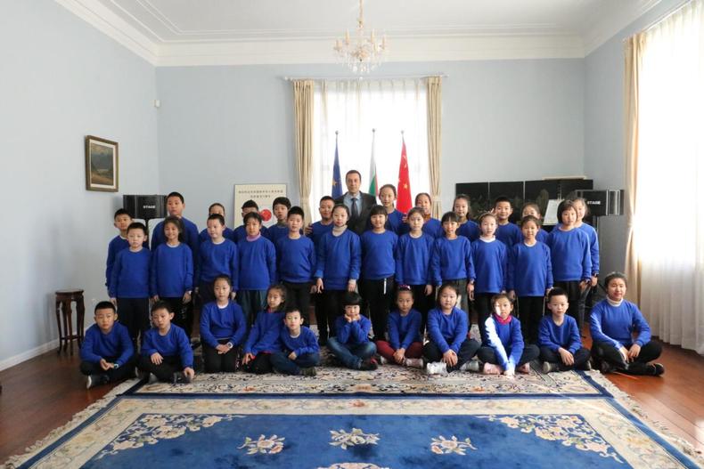 沈阳航空实验小学学生走进保加利亚驻华使馆