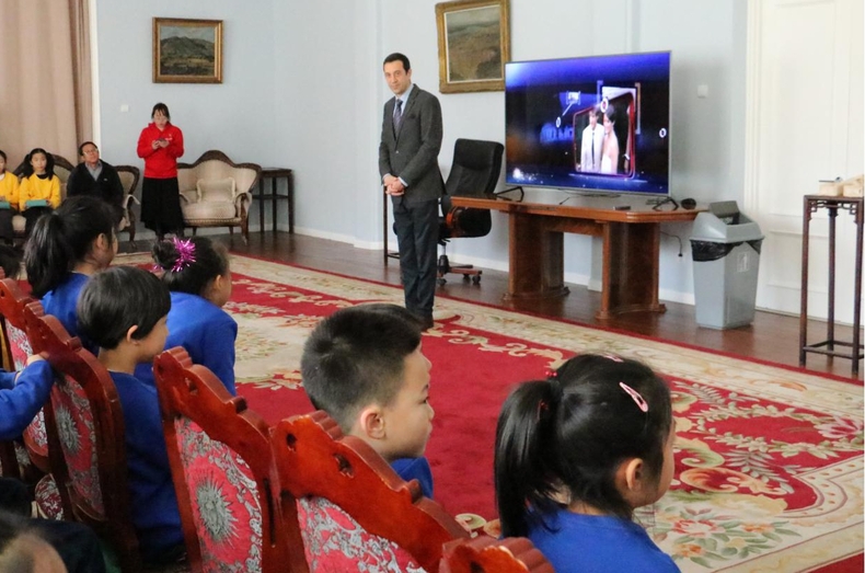 沈阳航空实验小学学生走进保加利亚驻华使馆