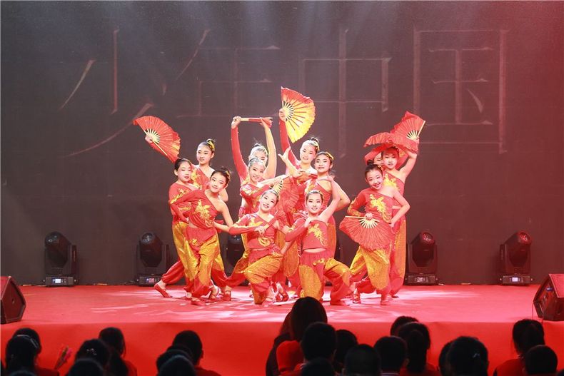 沈阳市航空实验小学举行第六届校园文化艺术节汇报演出
