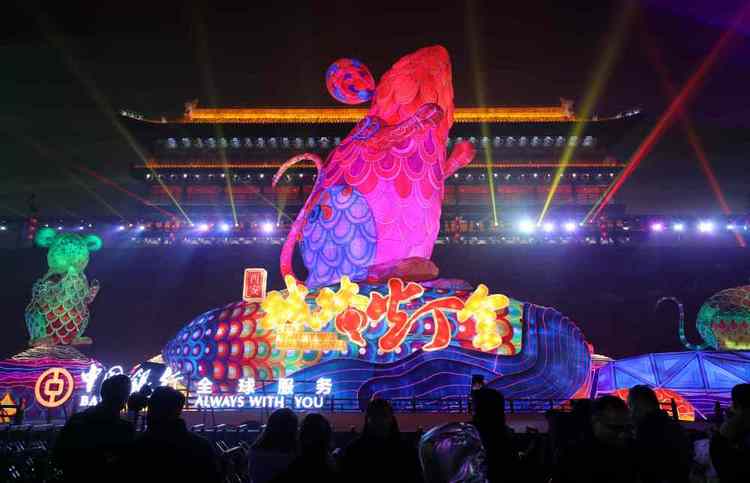 西安城墙：万盏创意科技花灯点亮中国年