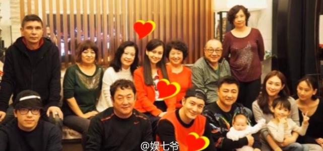 Huang xiaoming family gatherings as exposure Baby plain yan out to restore good figure