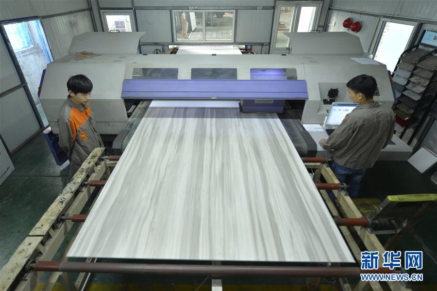 河北沙河：研发艺术玻璃产品促产业再升级(图3)