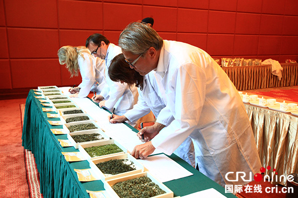 图片默认标题_fororder_第二届“亚太茶茗大奖”峨眉山国际评比大赛现场（摄影-袁士洪）-(2)