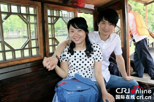 图片默认标题_fororder_两人生活合影