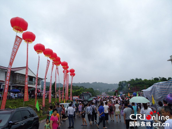 图片默认标题_fororder_活动现场人气爆棚--摄影张勇